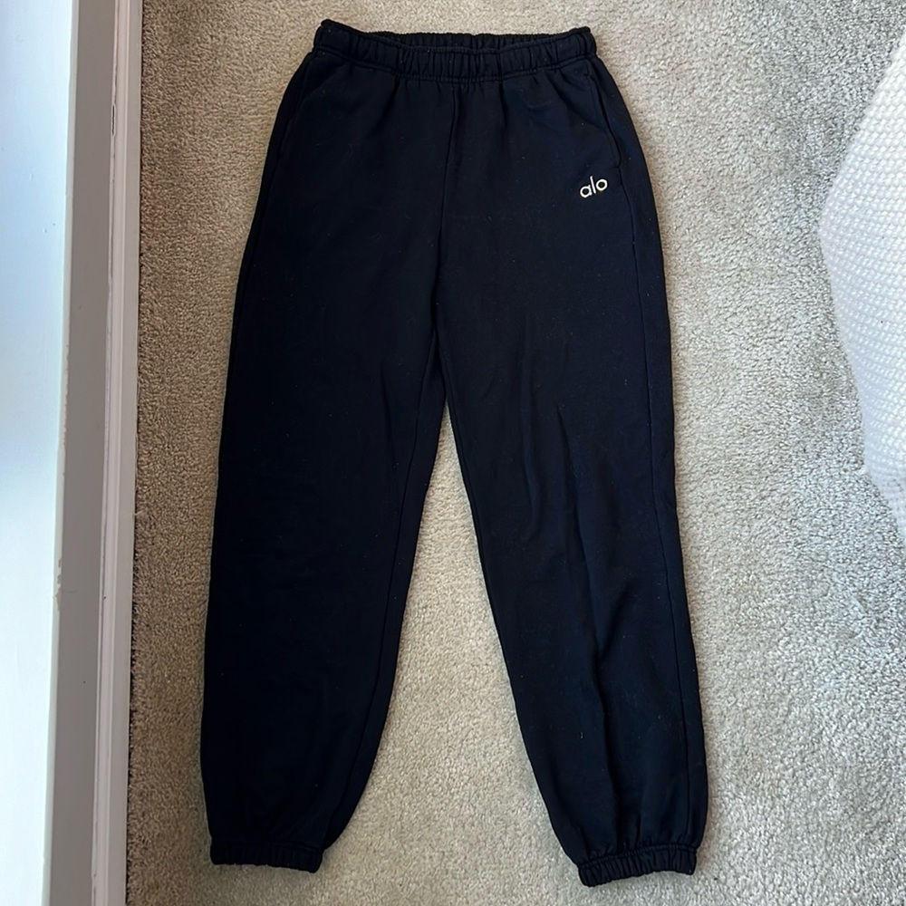 Alo yoga accolade sweats 🖤